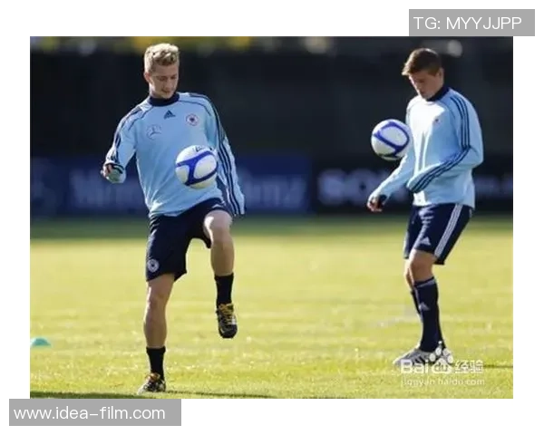 掌握足球颠球技巧的五个关键步骤与训练方法分享